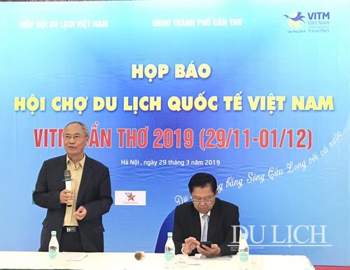 Phó Chủ tịch thường trực Hiệp hội Du lịch Việt Nam Vũ Thế Bình phát biểu tại buổi họp báo 